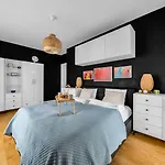 Apartmán Wilanowska Prestige - 80m2, Parking & Balcony - By Rentujemy