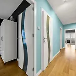 Wilanowska Prestige - 80m2, Parking & Balcony - By Rentujemy Varšava
