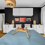 Apartmán Wilanowska Prestige - 80m2, Parking & Balcony - By Rentujemy *